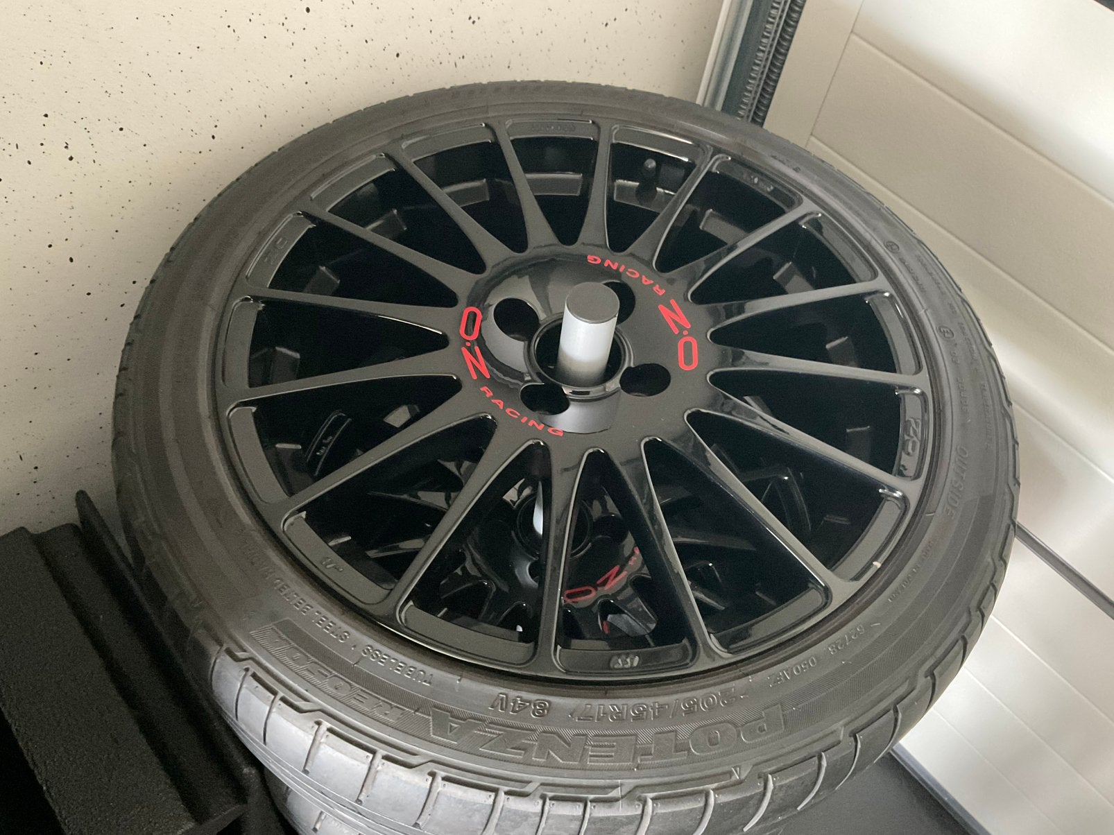 OZ Racing met Bridgestone Potenza, Ophalen
