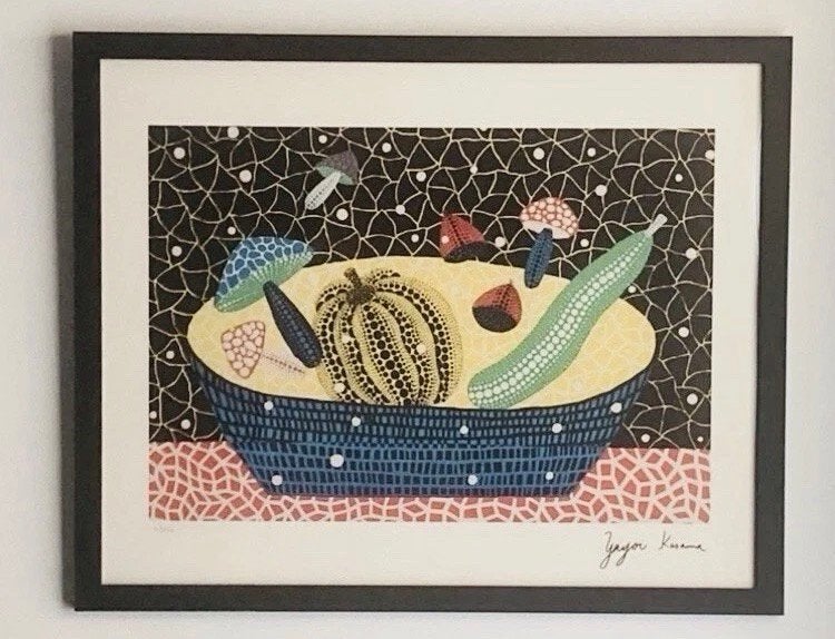 Yayoi Kusama : lithographie 40 par 50 cm. Vendue encadrée, Enlèvement ou Envoi, Lithographie