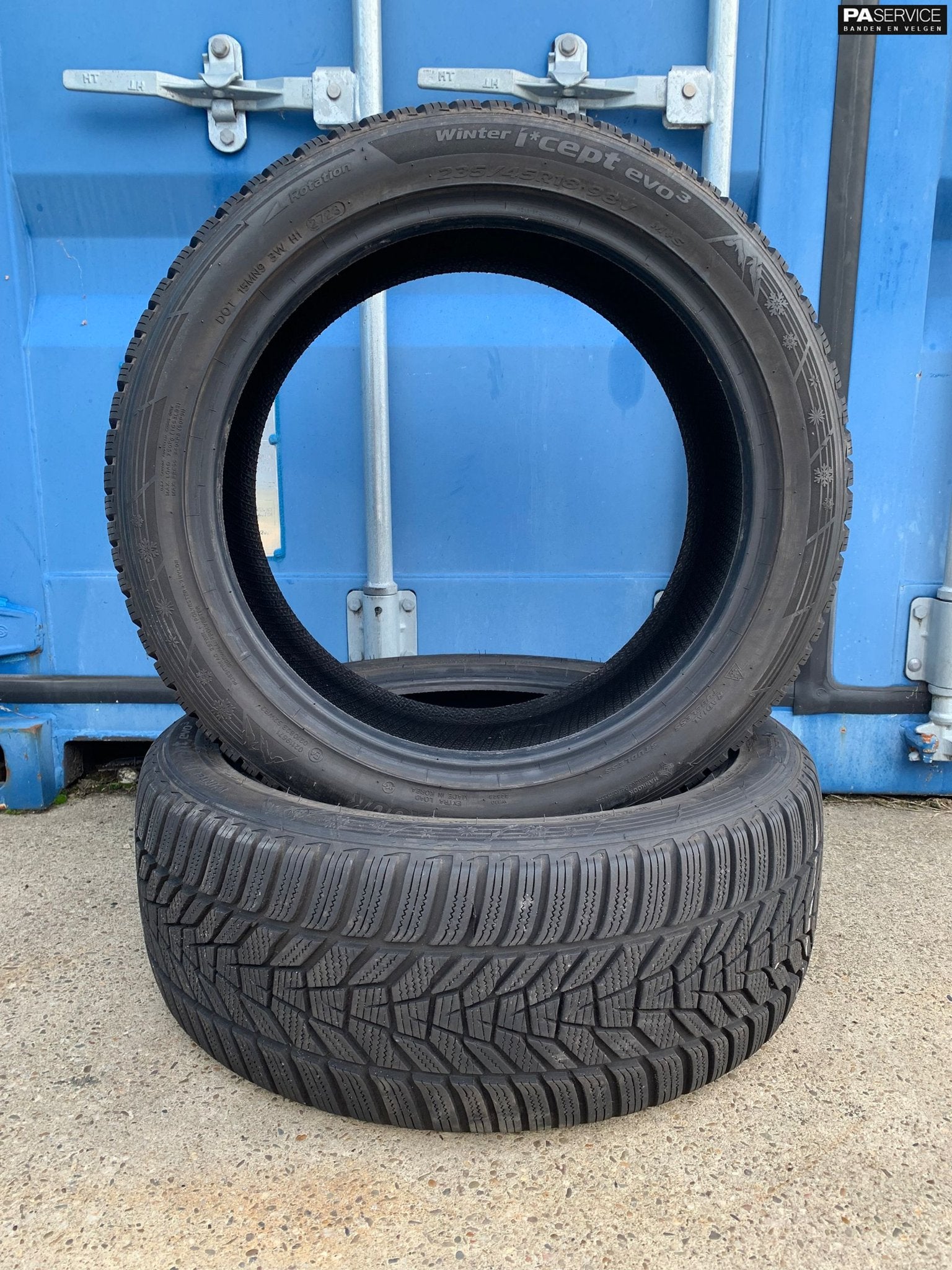 2x Hankook 235 45 18 Winterbanden met 7.5 mm, Auto-onderdelen, Gebruikt, Velg(en), -, -