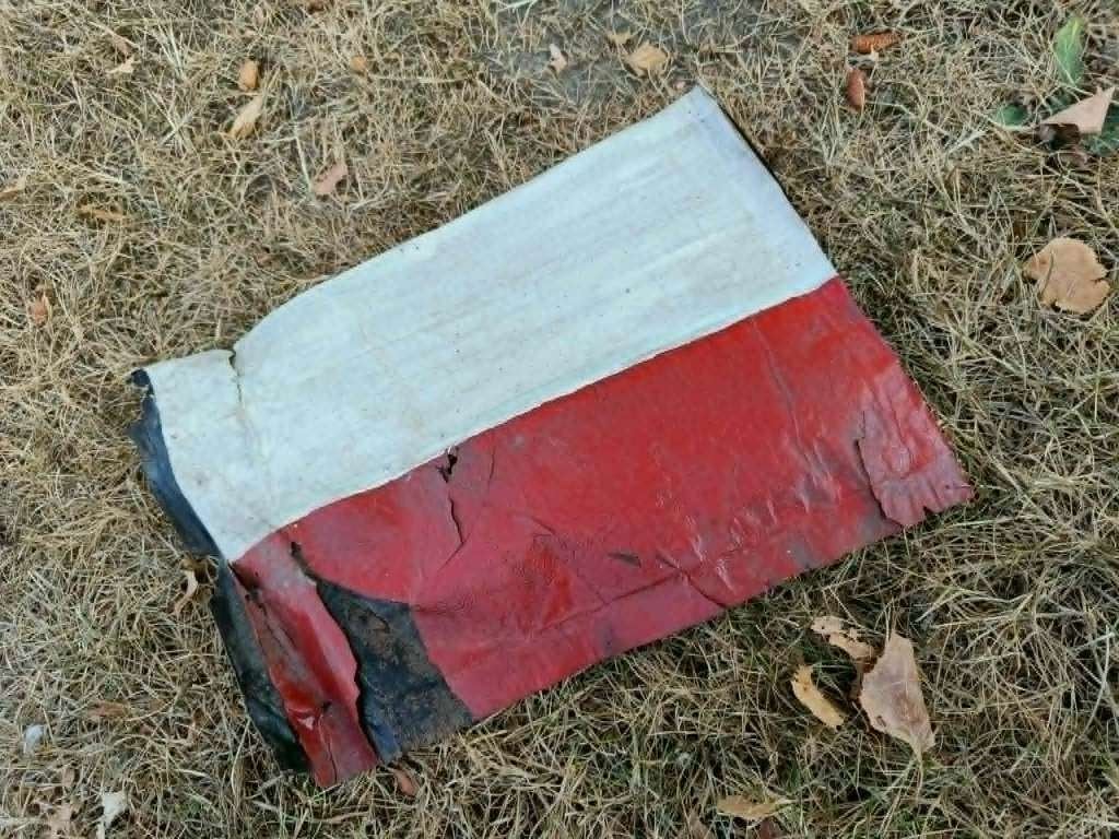 1944 MACZEK POLISH ARMOURED DIVISION LIBERATION PAPER FLAG, Ophalen of Verzenden, Landmacht, Vlag of Vaandel