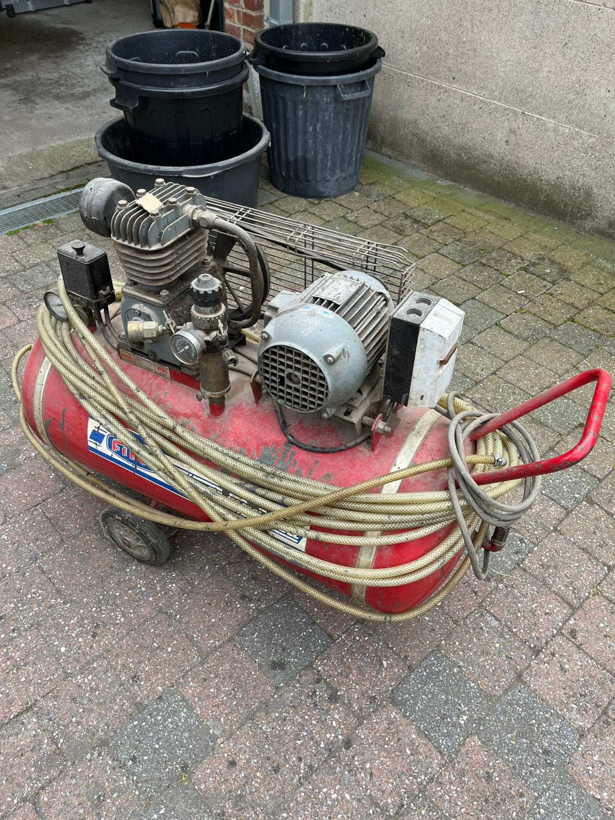 Compressor, Doe-het-zelf en Bouw, Ophalen, Gebruikt, 6 tot 10 bar, 25 tot 100 liter