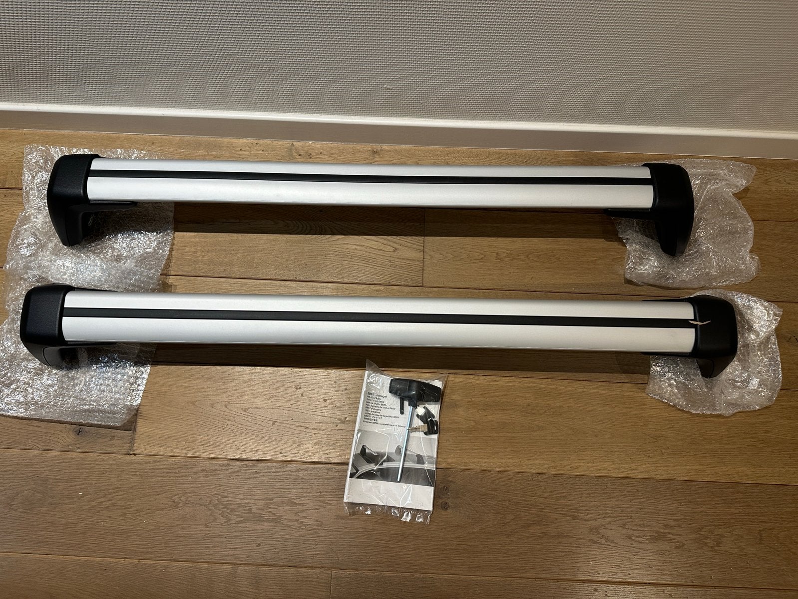 Barres de toit pour BMW Série 5-G30 (neuves et non utilisées, Enlèvement ou Envoi, Neuf
