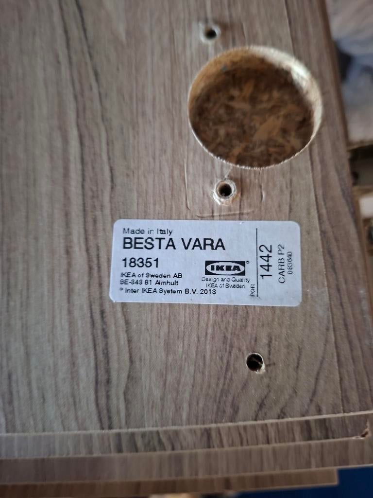 Porte BESTA IKEA, Enlèvement