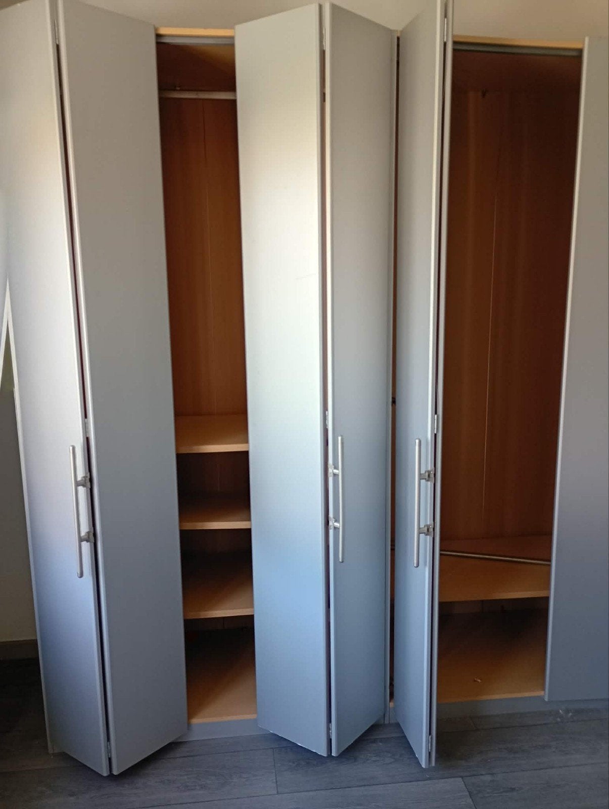 Kleerkast / hout gratis, Ophalen