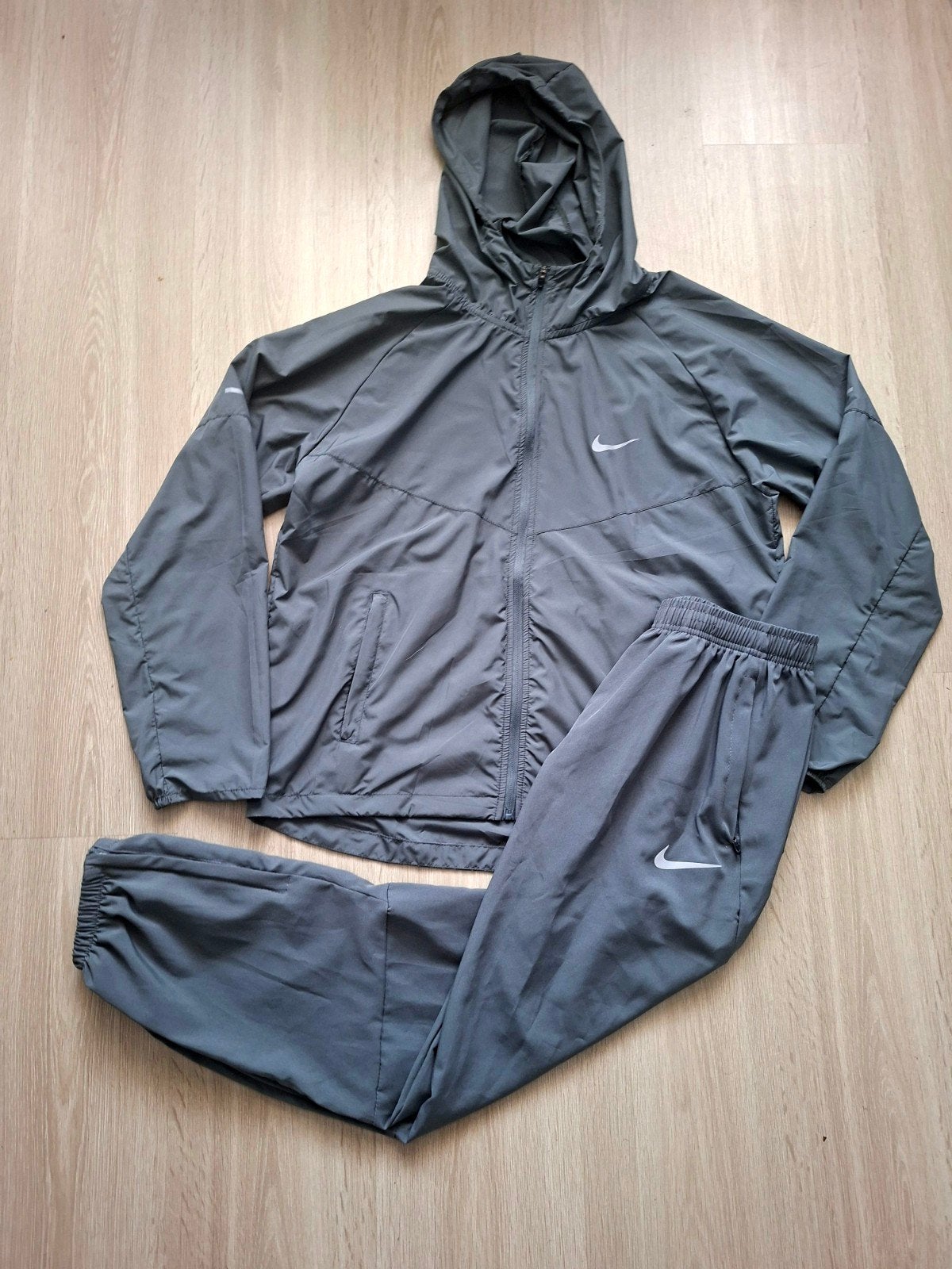 Ensemble  running nike gris, Neuf, Gris, Enlèvement ou Envoi, Général