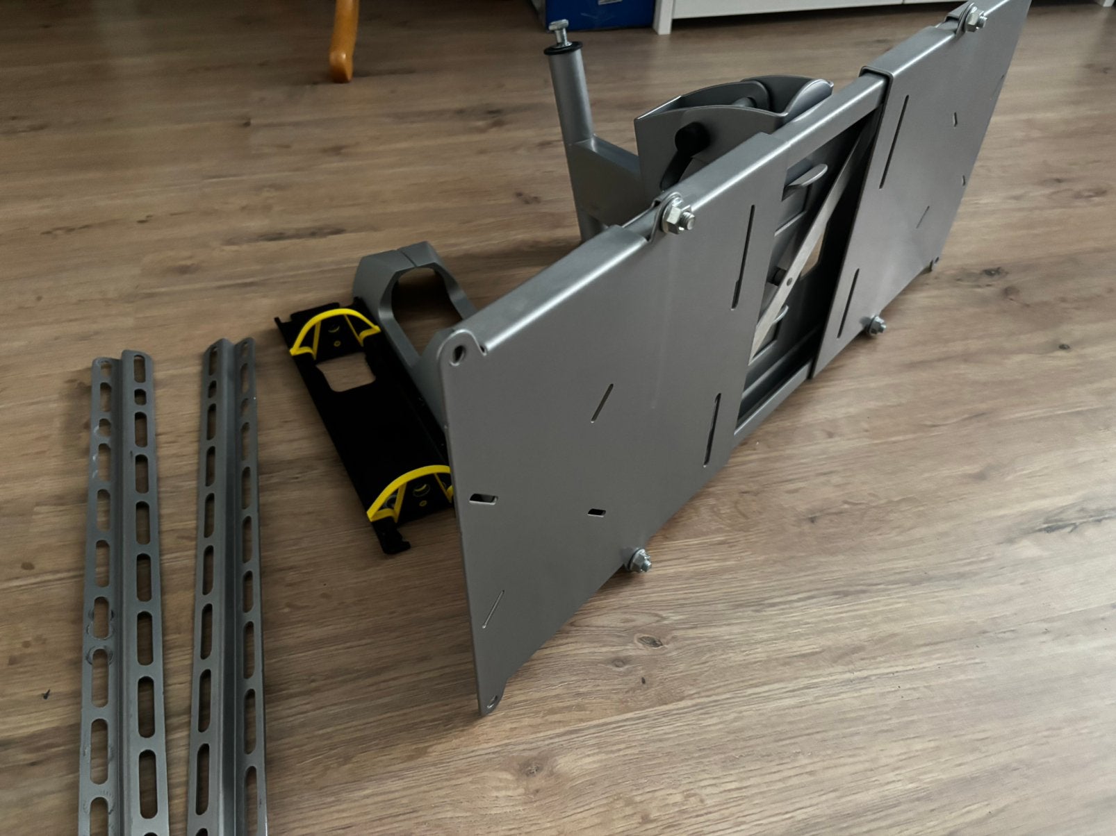 Te koop: Vogel’s tv muurbeugel (EFW2009S – zilver), Audio, Tv en Foto, Televisiebeugels, Ophalen, Zo goed als nieuw