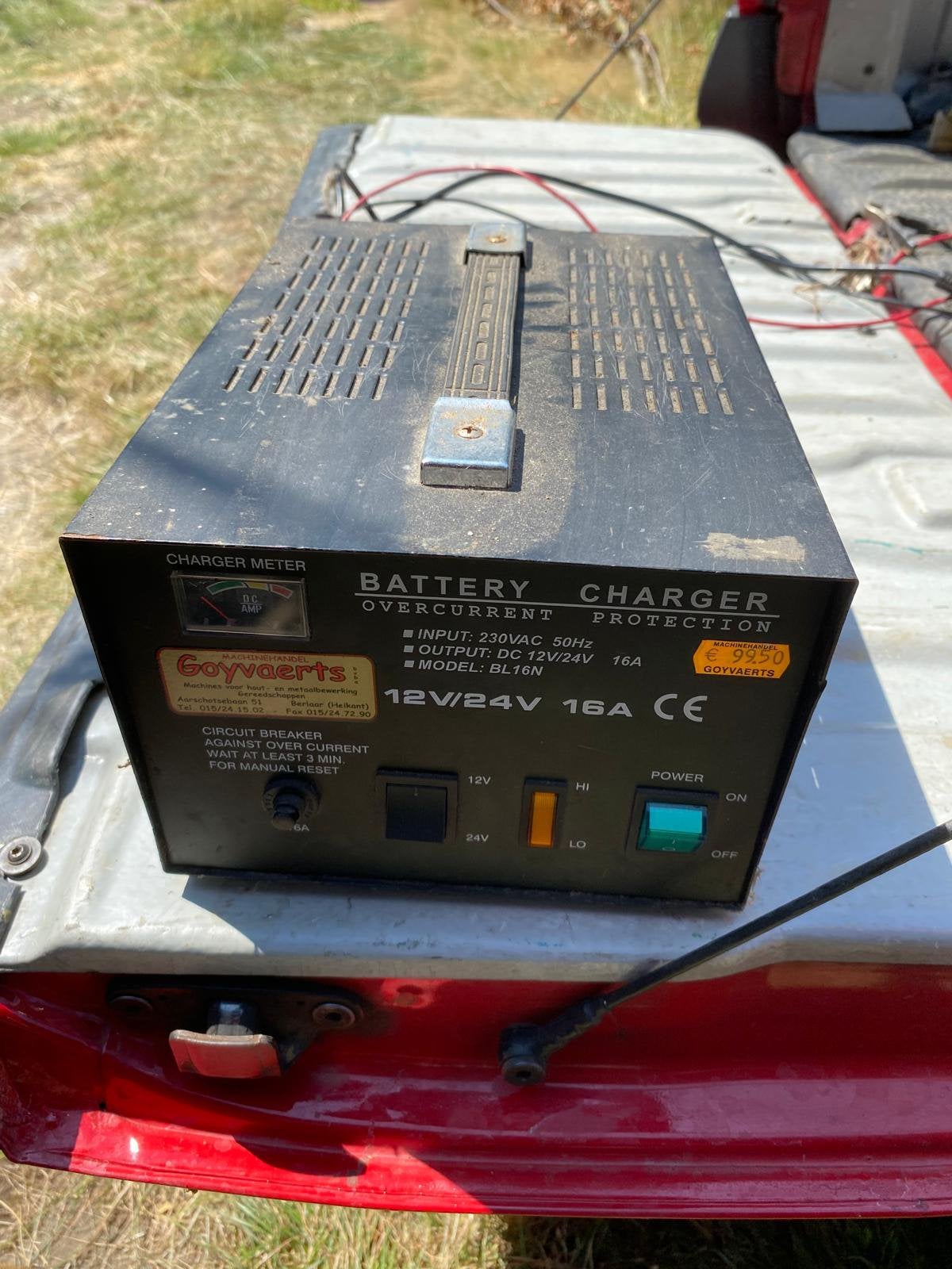 Batterijlader: Acculader voor 12V en 24V accu, Ophalen, Gebruikt