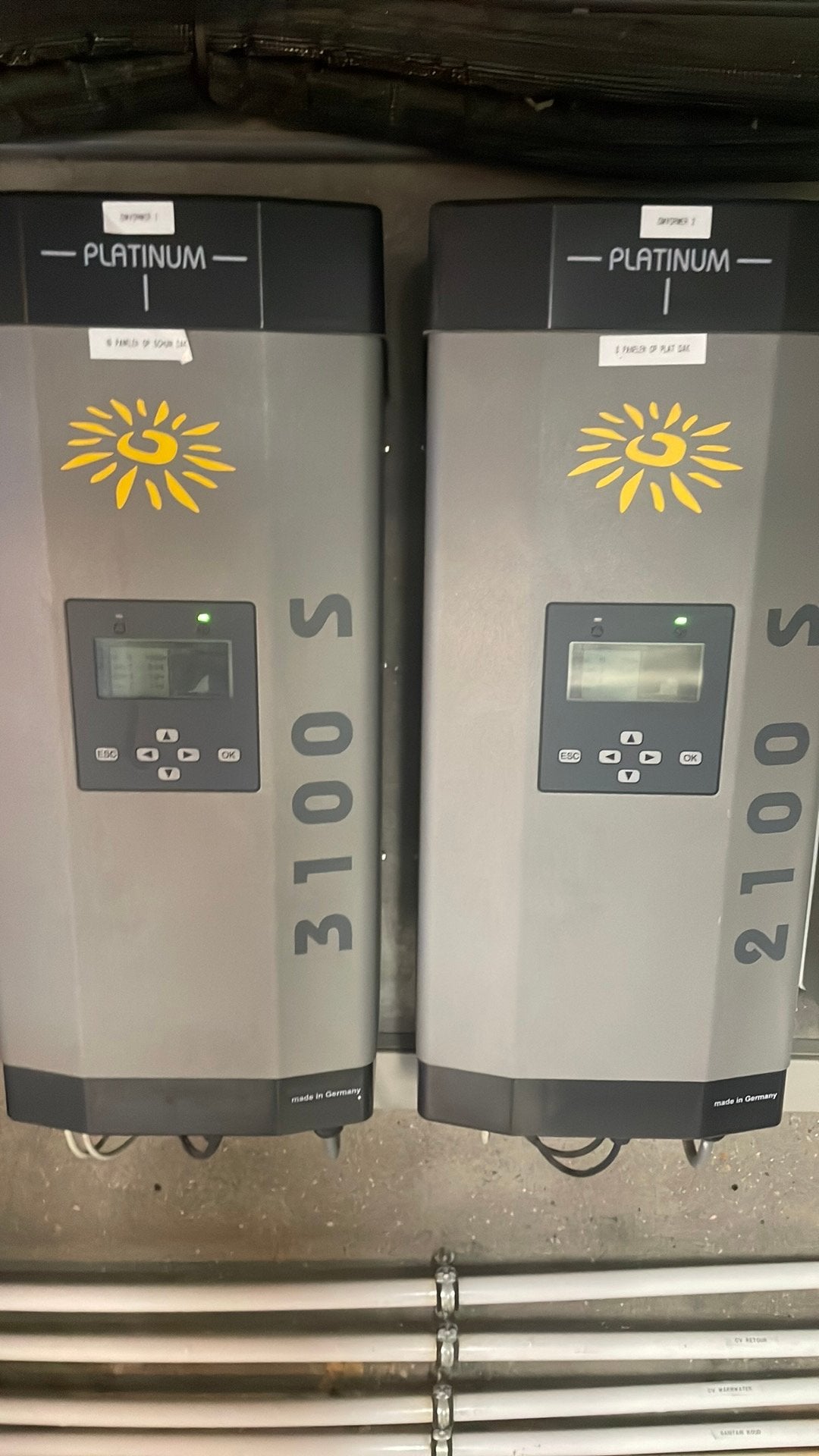 2 omvormers voor zonnepanelen, Doe-het-zelf en Bouw, Zonnepanelen en Toebehoren, Ophalen, Gebruikt