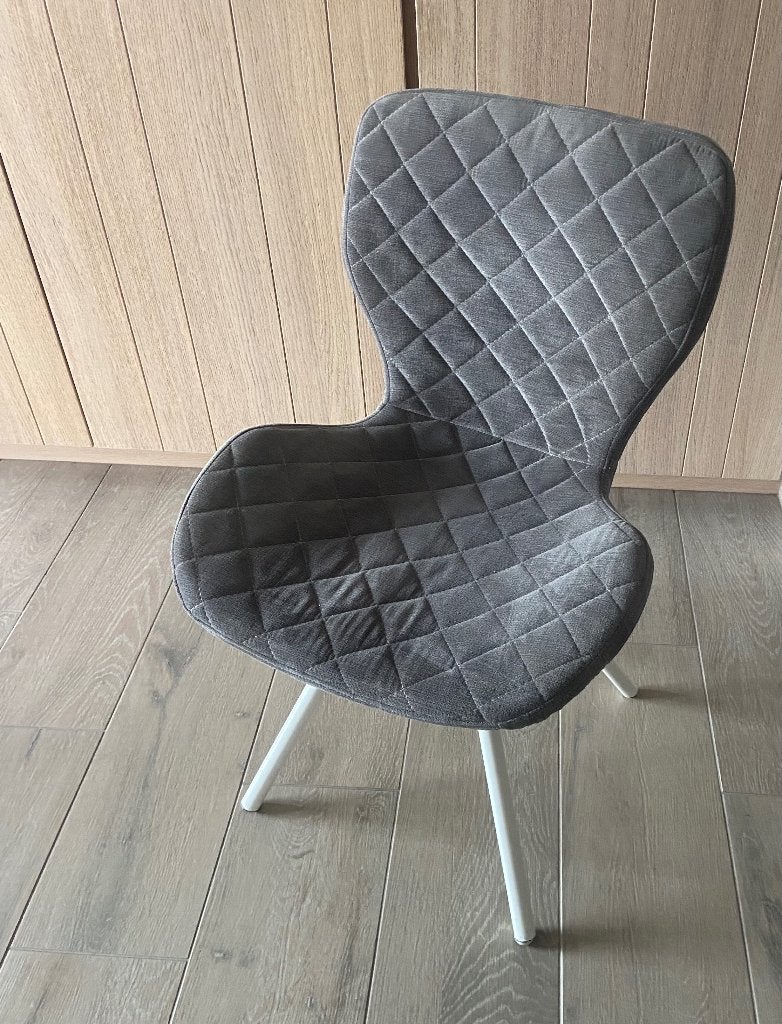 Te koop 4xEetkamerstoel, Maison & Meubles, Chaises, Gris, Comme neuf, Enlèvement, Quatre