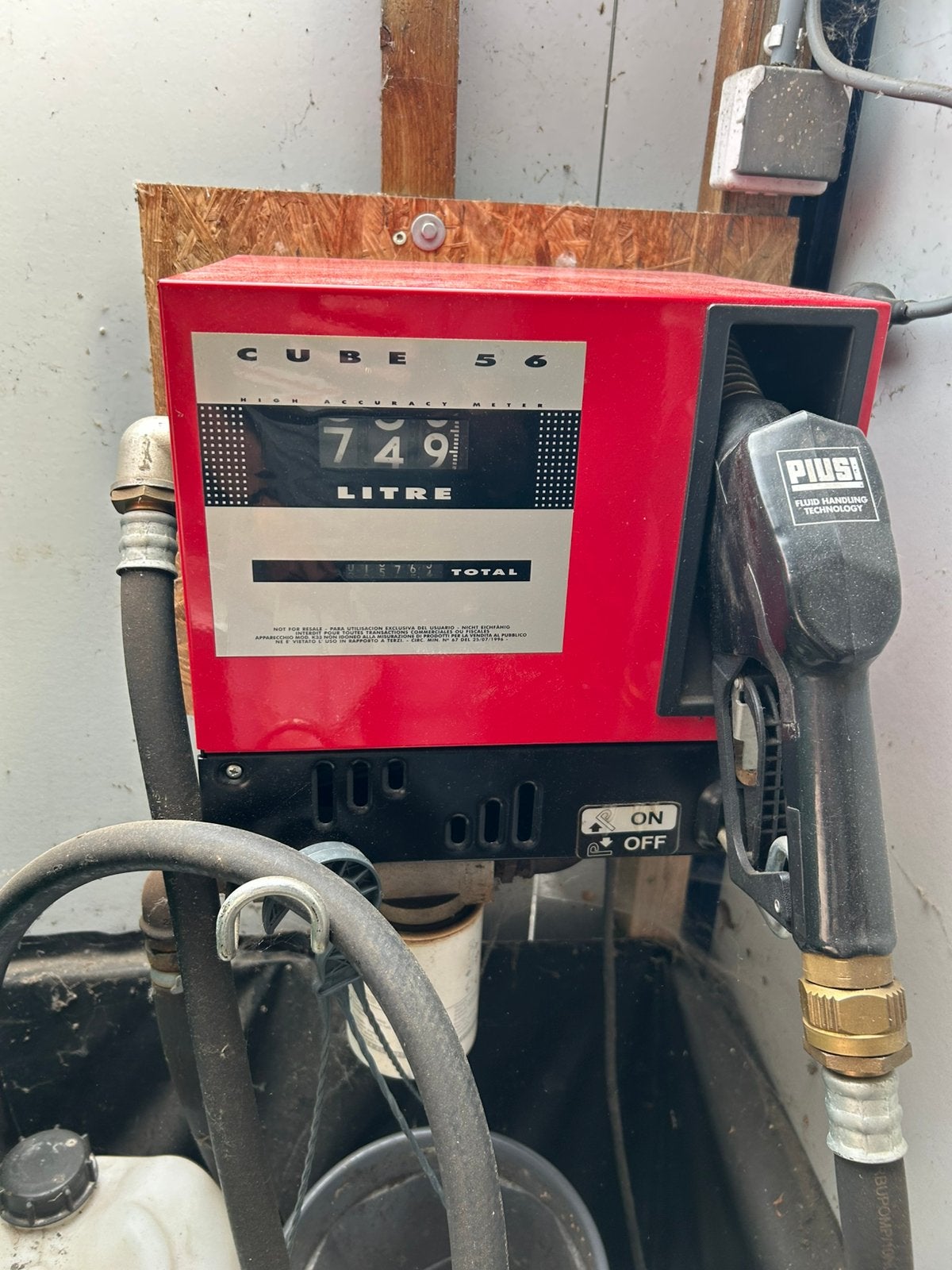 Dieselpomp  total cube 56 met ton van 1100 liter, Ophalen, Gebruikt