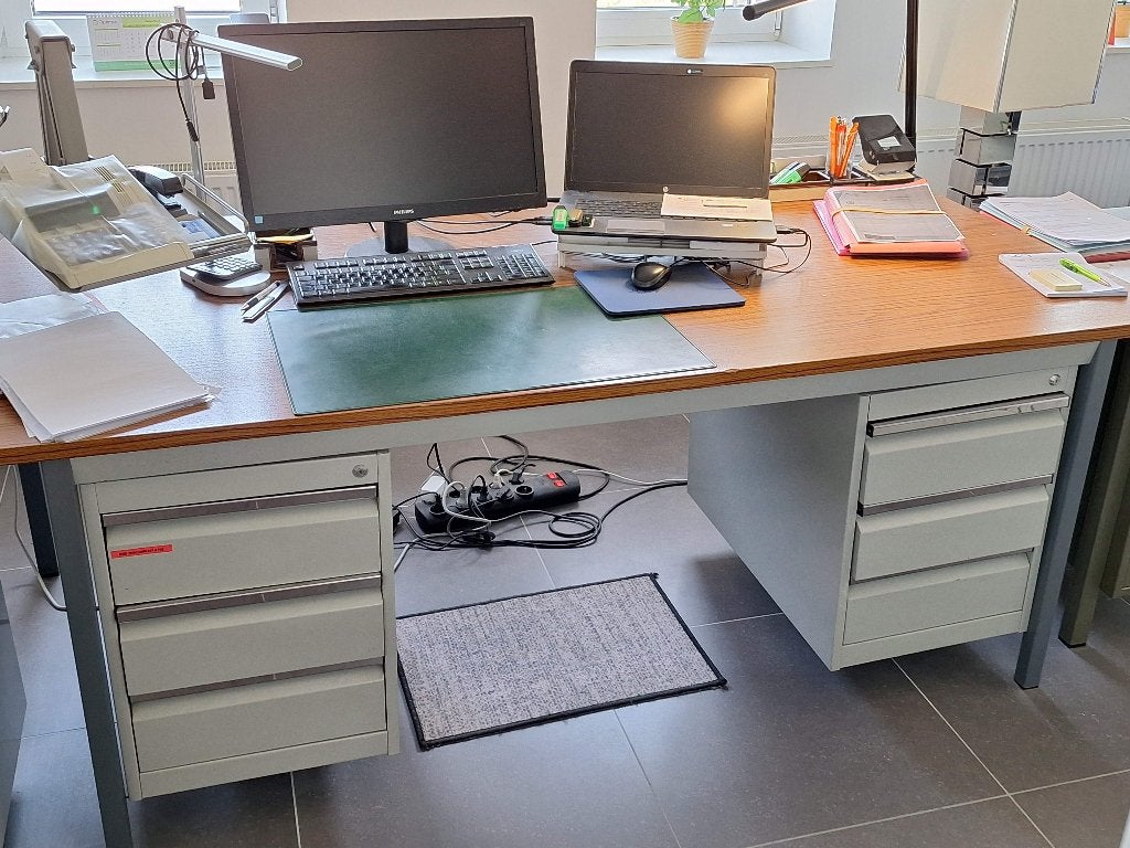 ijzeren bureel, Ophalen, Gebruikt