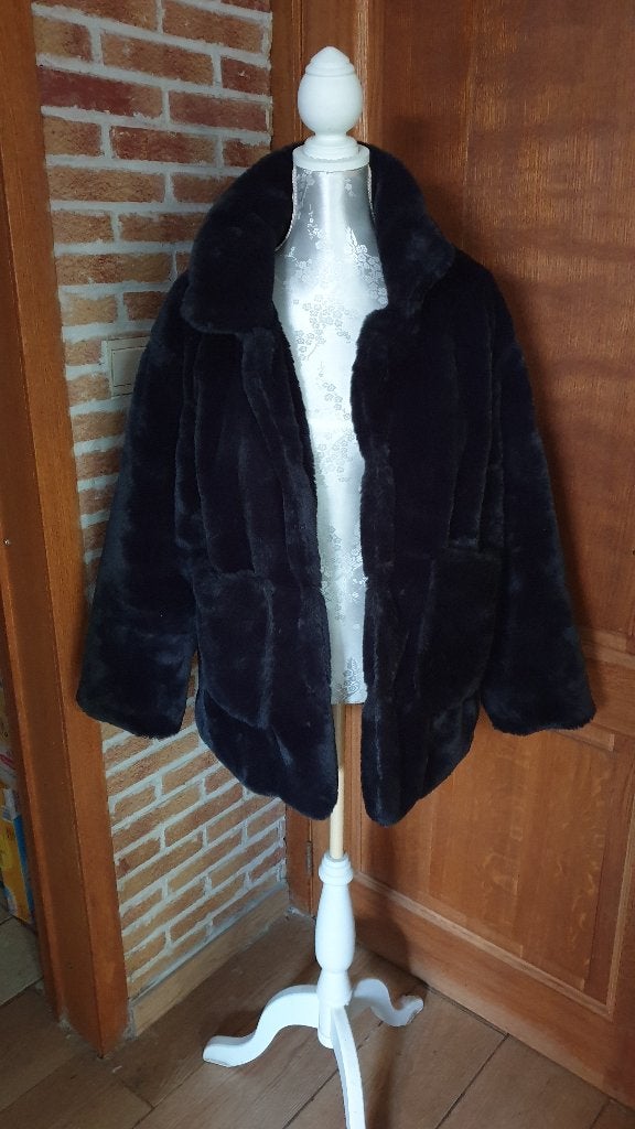 veste en fausse fourrure neuve, Enlèvement, Neuf