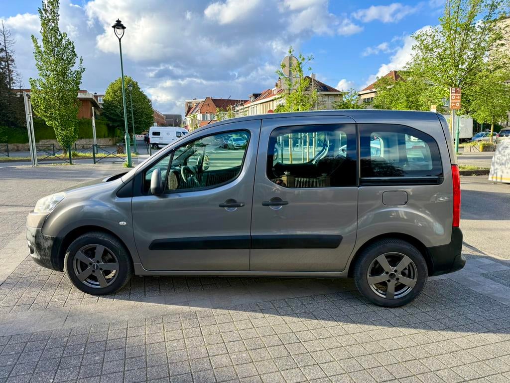 Peugeot partner 16 essence 2011, Auto's, Euro 5, Monovolume, Zwart, 4 cilinders