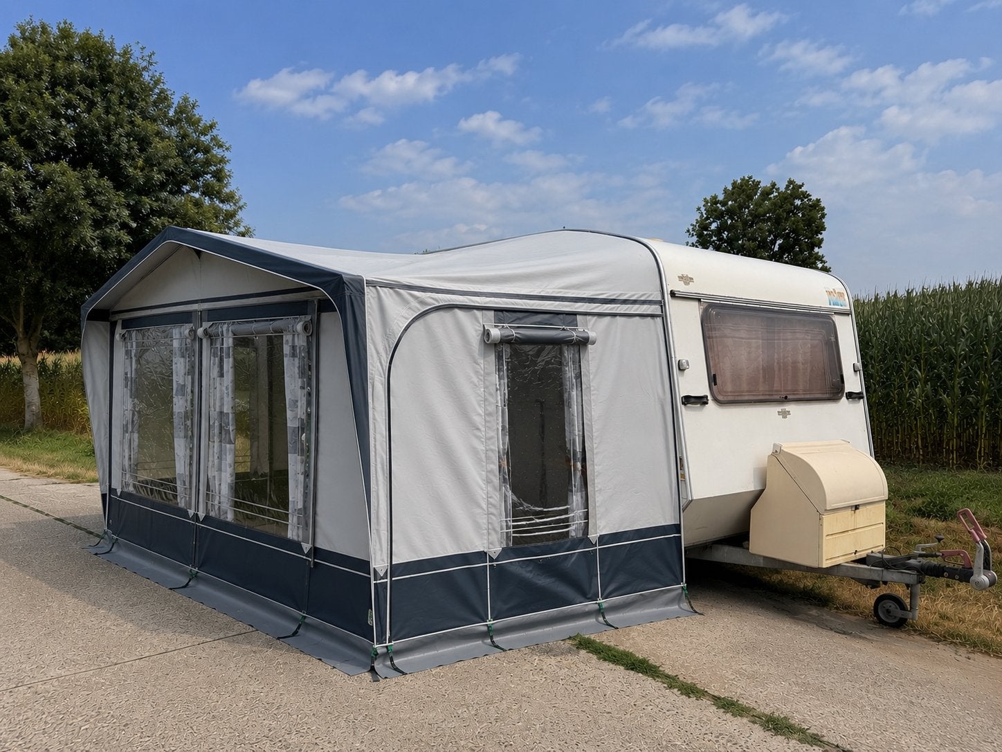 Caravan met voortent (gekeurd voor verkoop), Entreprise, Lit fixe