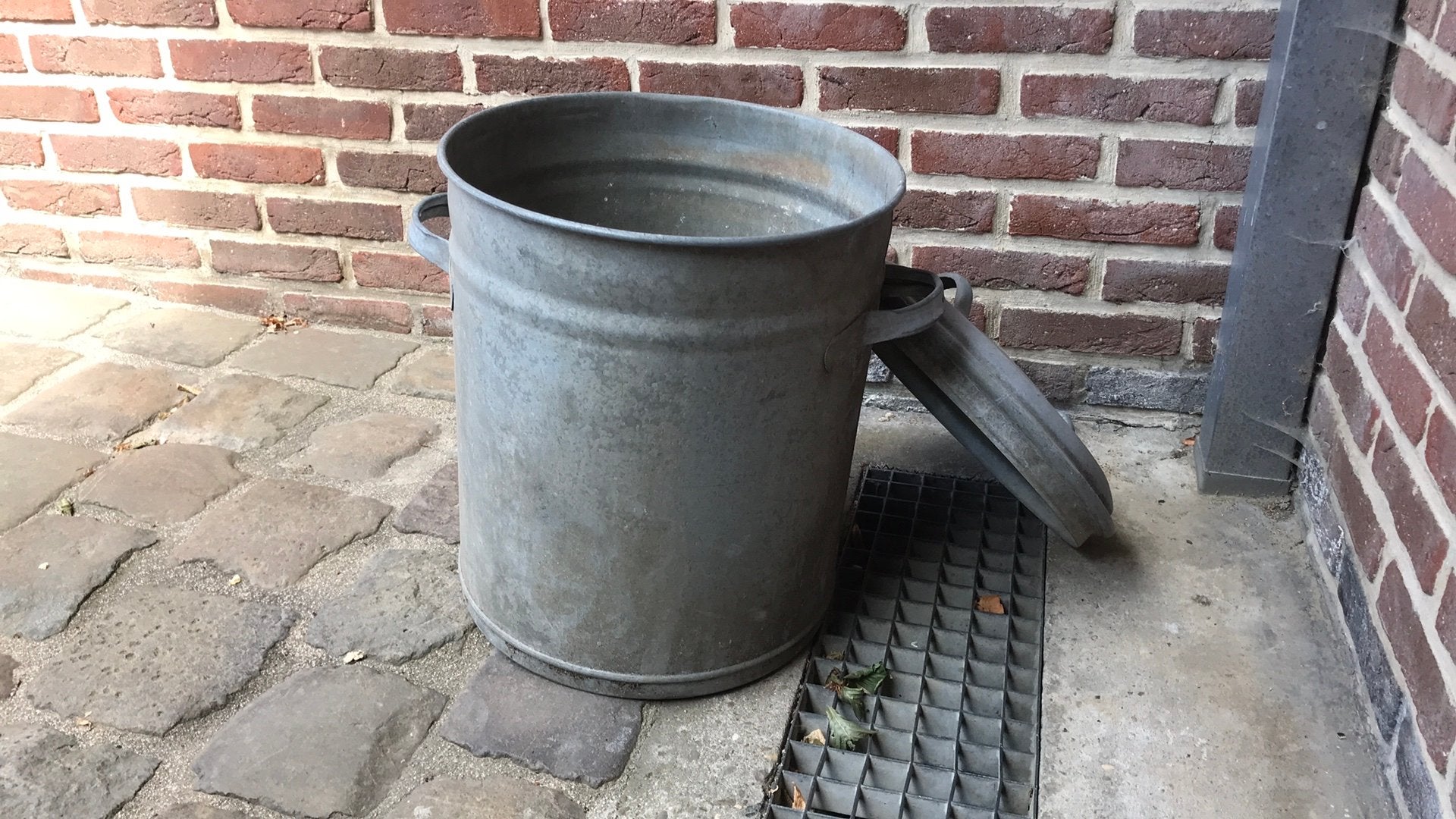 Zinken bak, Ophalen, Zo goed als nieuw