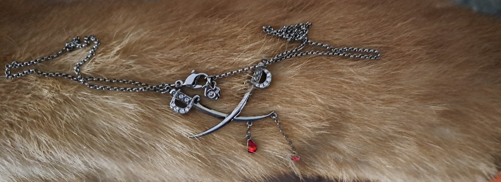 ketting Swarovski gekruiste kristallen ingelegde zwaarden, Verzamelen, Swarovski, Ophalen of Verzenden, Zo goed als nieuw, Sieraad of Horloge