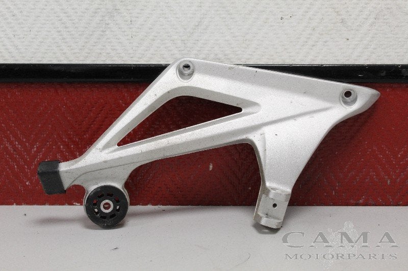 REPOSE PIEDS SUPPORT ARRIÈRE DROIT BMW, Dhr. S. di Majo, Utilisé, Info@cama-motorparts.nl, P.J. Troelstraweg 8 8
3144 CX  MAASSLUIS, NL