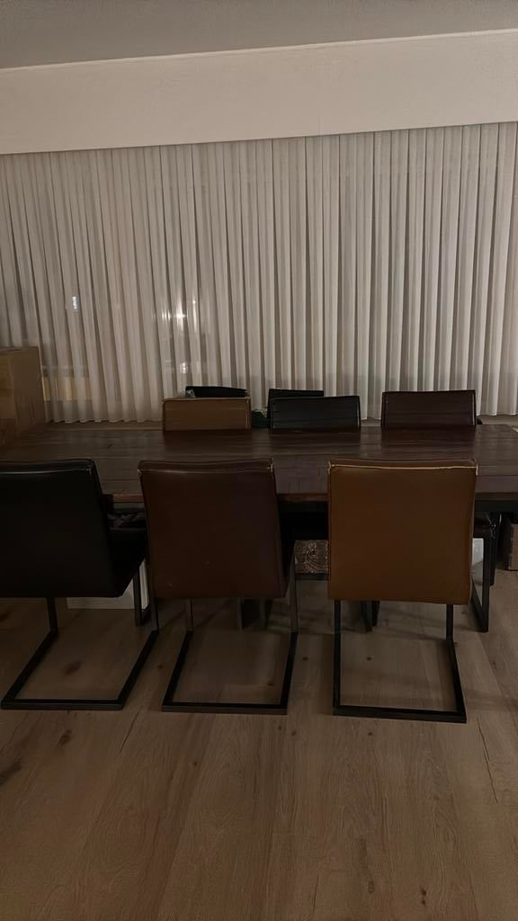 Industriele massieve eettafel en desing rek wandrek, Ophalen, Gebruikt, Industrieel, 6 tot 8 stoelen