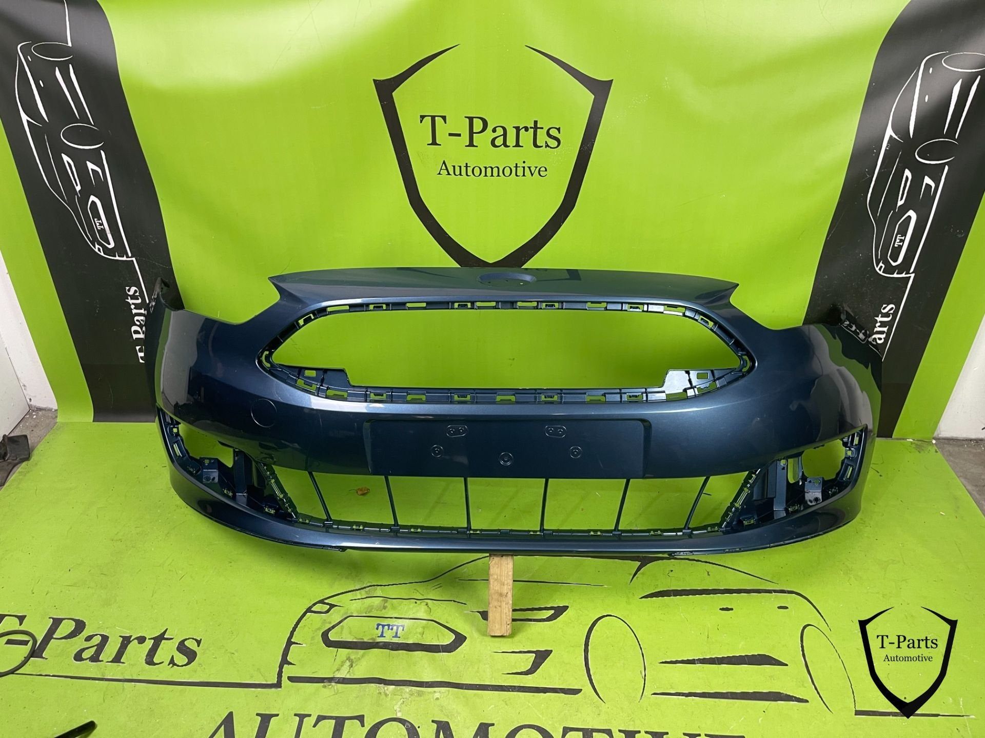 ford C-max voorbumper c max bumper, Auto-onderdelen, Info@fabrikant.eu, Ford, Bumper, Fabrikantstraat 1
1000 AA  Amsterdam