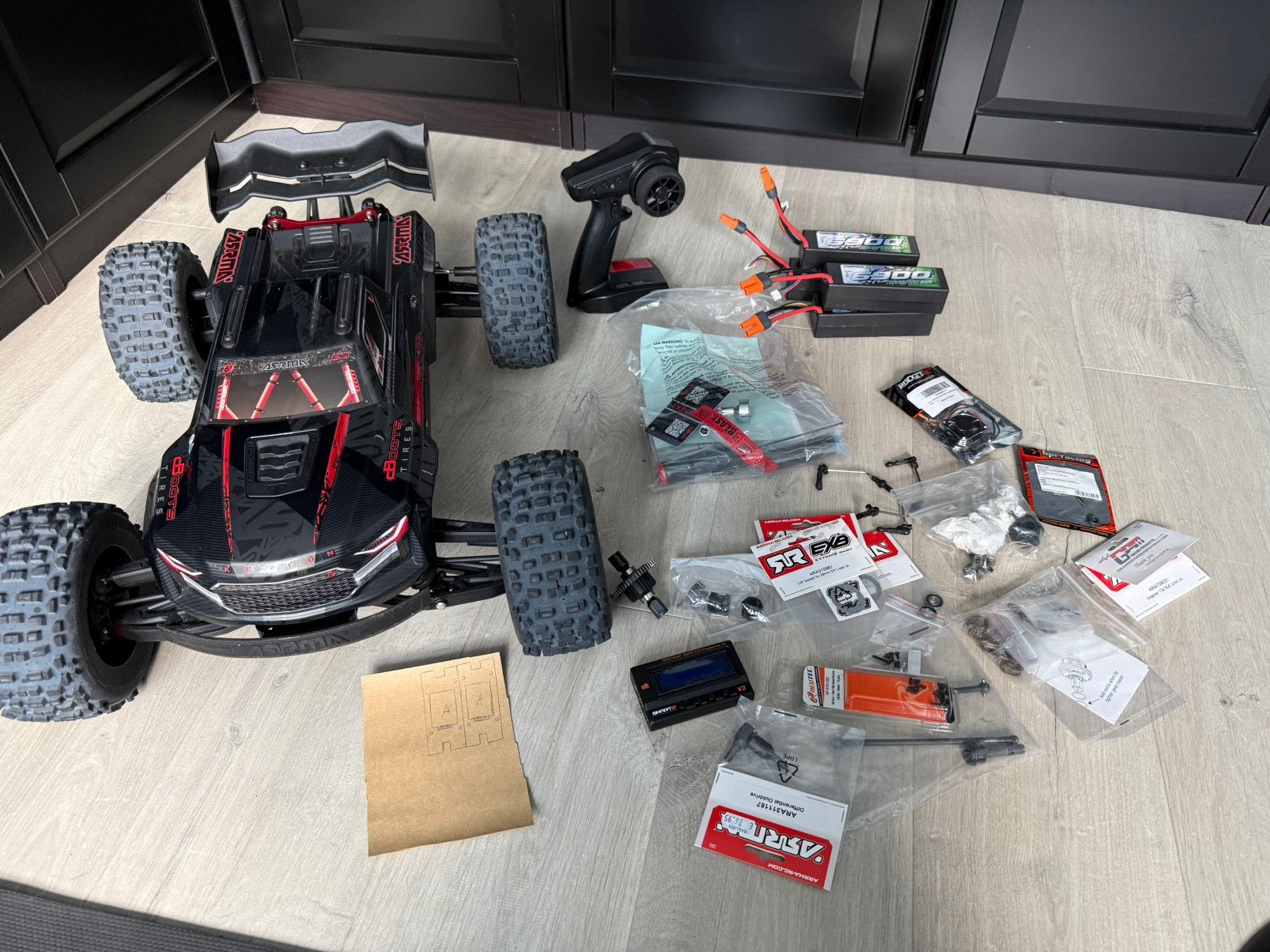 Arma Kraton EXB V6, Hobby & Loisirs créatifs, Modélisme | Radiocommandé & Téléguidé | Voitures, Enlèvement ou Envoi, Échelle 1:8