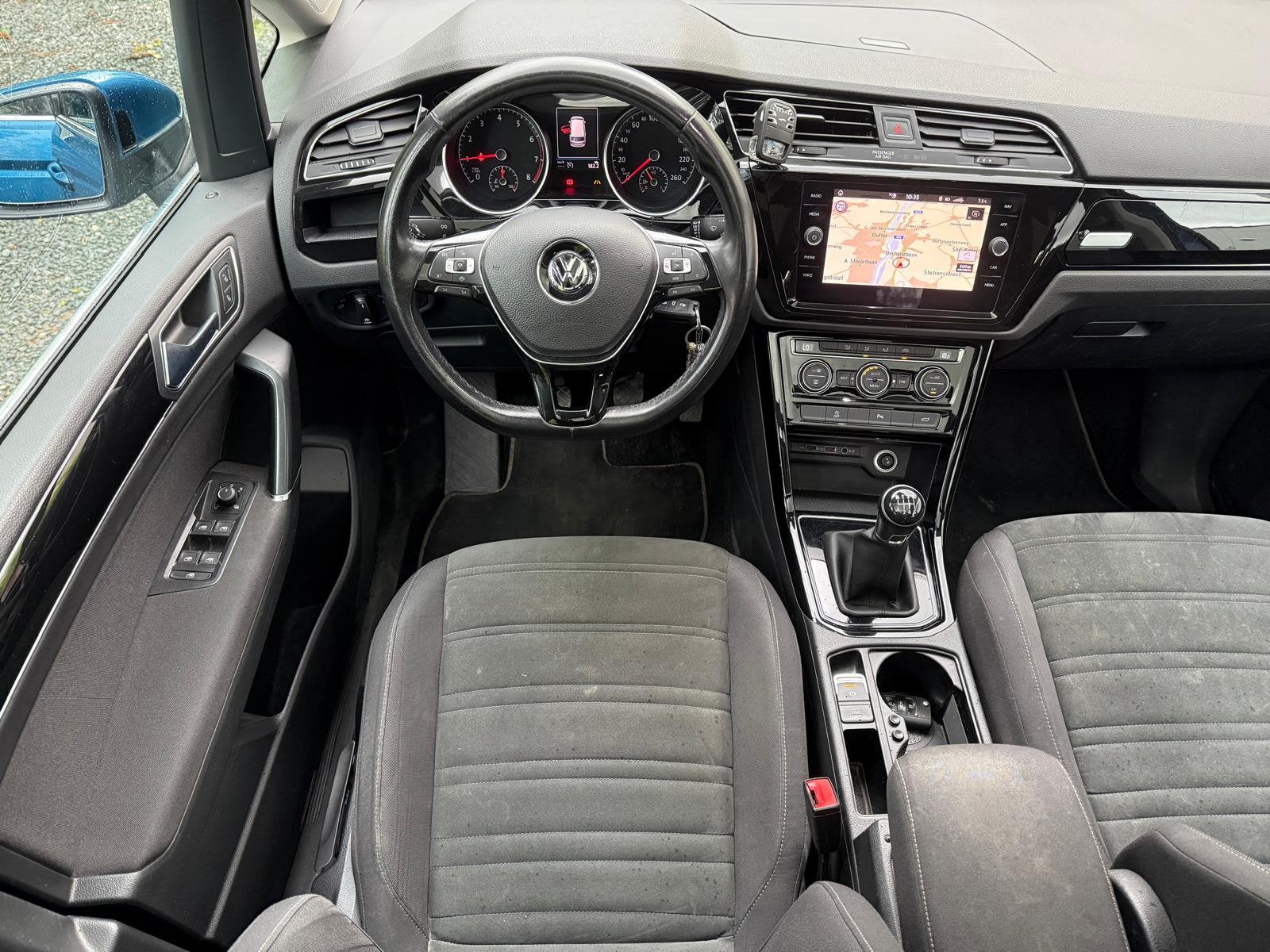 VW Touran 1.0 TSI Benzine - 7 zit / Highline / 2019 / Pano, Auto's, Euro 6, Parkeersensor, Bedrijf, Handgeschakeld