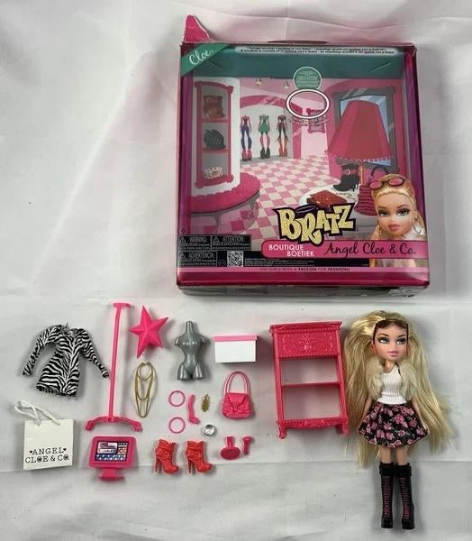 Set de jeu Bratz Boutique Angel Cloe & Co Pop Shop MGA 2012, Collections, Poupées, Comme neuf, Fashion Doll, Envoi