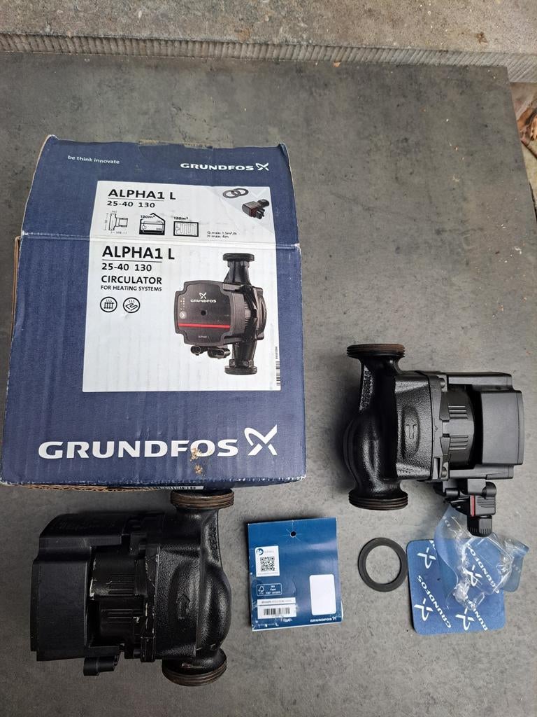 Grundfos Alpha 1L model C,twee stuks ,een nieuwe, Doe-het-zelf en Bouw