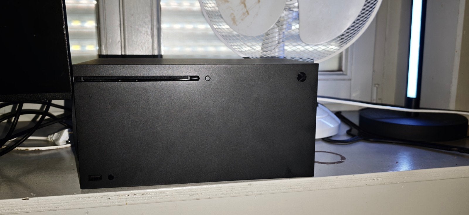 Xbox series x 1tb + beeldscherm, Maison & Meubles, Armoires | Mobilier de télévision, Enlèvement ou Envoi