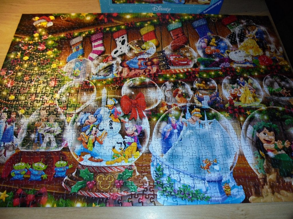 complete Kerstpuzzel met disneyfiguren, Ophalen of Verzenden, 500 t/m 1500 stukjes, Gebruikt, Legpuzzel