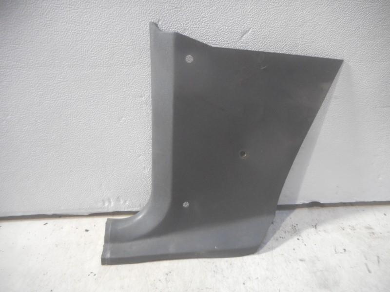 A STIJL BEKLEDING LINKS ONDER Ascona C (84 / 89) (90036981), Auto-onderdelen, Gebruikt, Opel