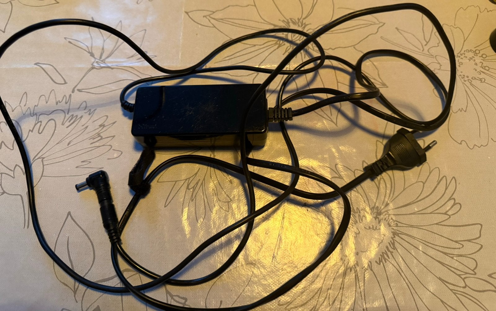 Trust AC-adapter 19v, Ophalen of Verzenden, Zo goed als nieuw