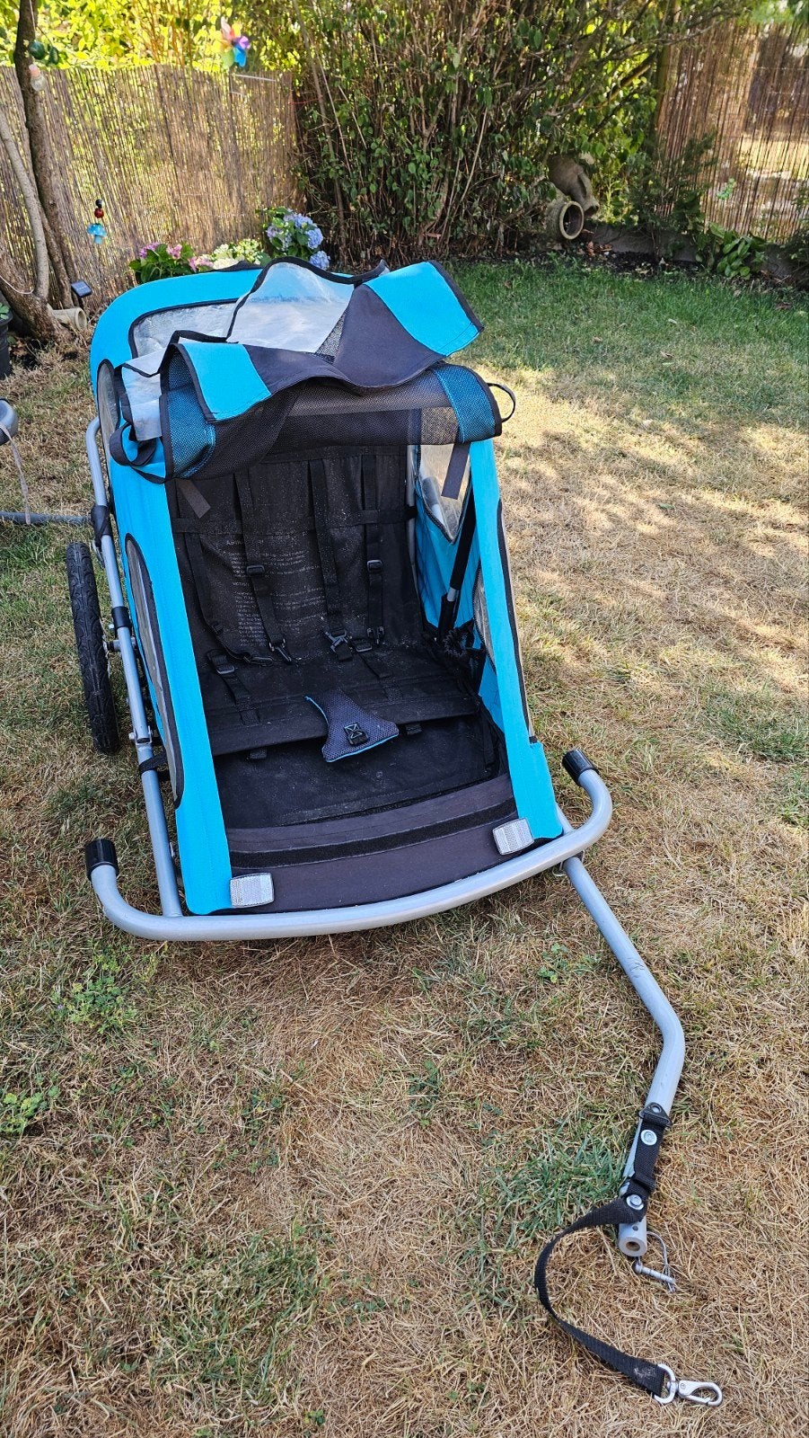 blue and black Mustang bike trailer, Vélos & Vélomoteurs, Enlèvement