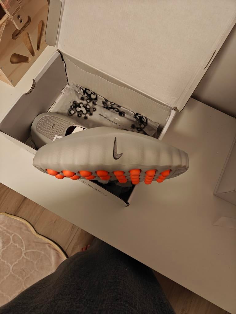 Nike Mind slippers, Vêtements | Hommes, Chaussures, Enlèvement, Chaussons