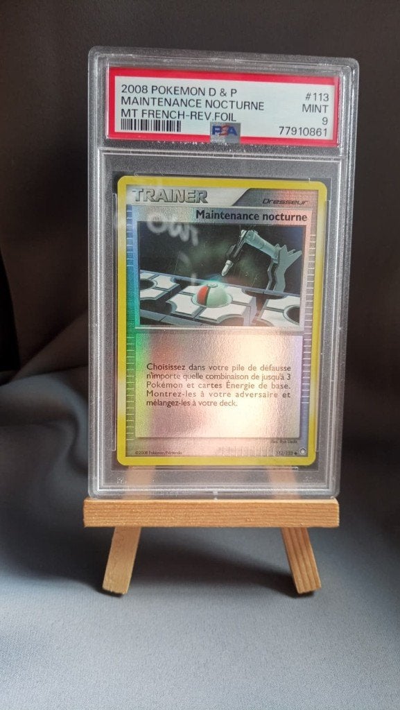 Carte Pokémon PSA 9 Mint Maintenance Nocturne, Enlèvement ou Envoi, Comme neuf, Cartes en vrac, Foil