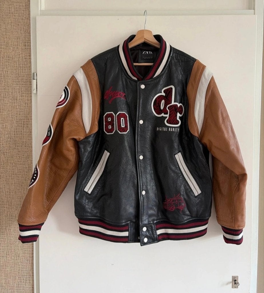 Zara Varsity Leren Jas – Zwart/Cognac – Maat L, Kleding | Dames, Maat 42/44 (L), Ophalen of Verzenden, Gedragen, Zara