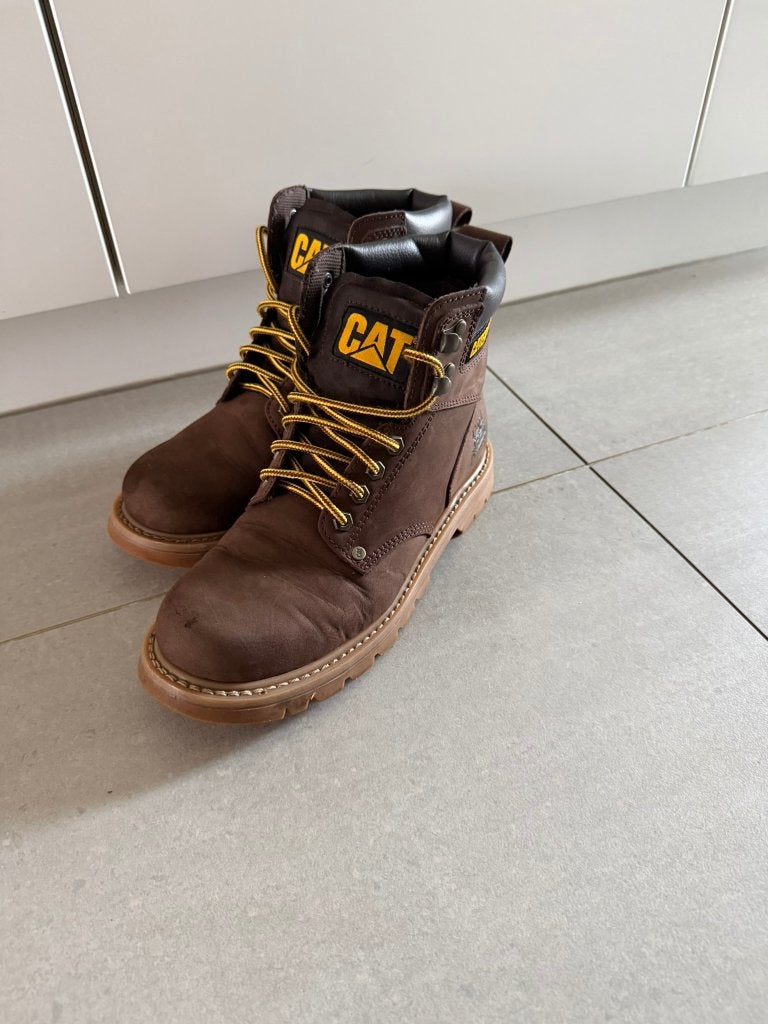 Caterpillar maat 42 mooie staat, lichte schade op 1 tip, Vêtements | Hommes, Chaussures, Bottes, Enlèvement ou Envoi, Comme neuf