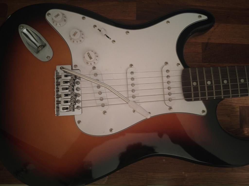 Fazley Linkshandige gitaar, Muziek en Instrumenten, Ophalen