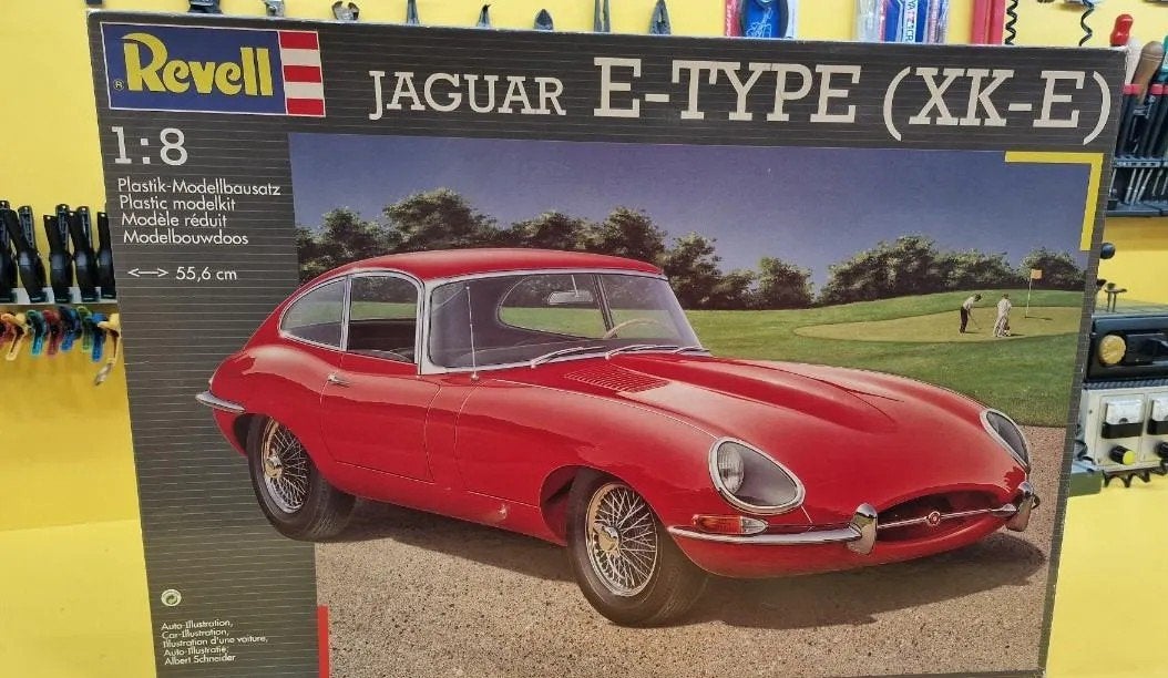 Jaguar  Revell schaal  1:8, Hobby en Vrije tijd, Modelbouw | Auto's en Voertuigen, 1:50 of kleiner, Auto, Revell, Ophalen of Verzenden