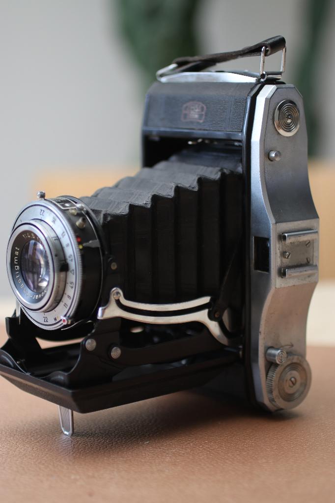 Appareil photo Zeiss Ikon Nettar 517/2 vintage 1950, Enlèvement ou Envoi