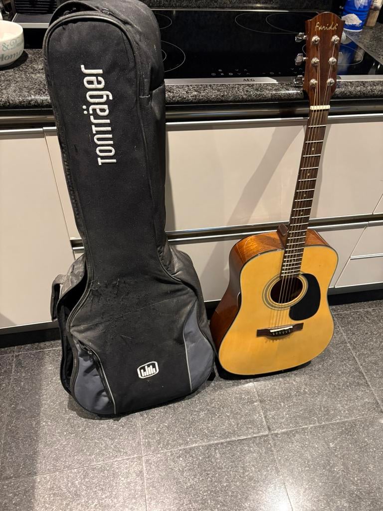 Akoestische Farida gitaar met zak en stemcomputer, Muziek en Instrumenten, Ophalen, Zo goed als nieuw, Klassieke of Spaanse gitaar