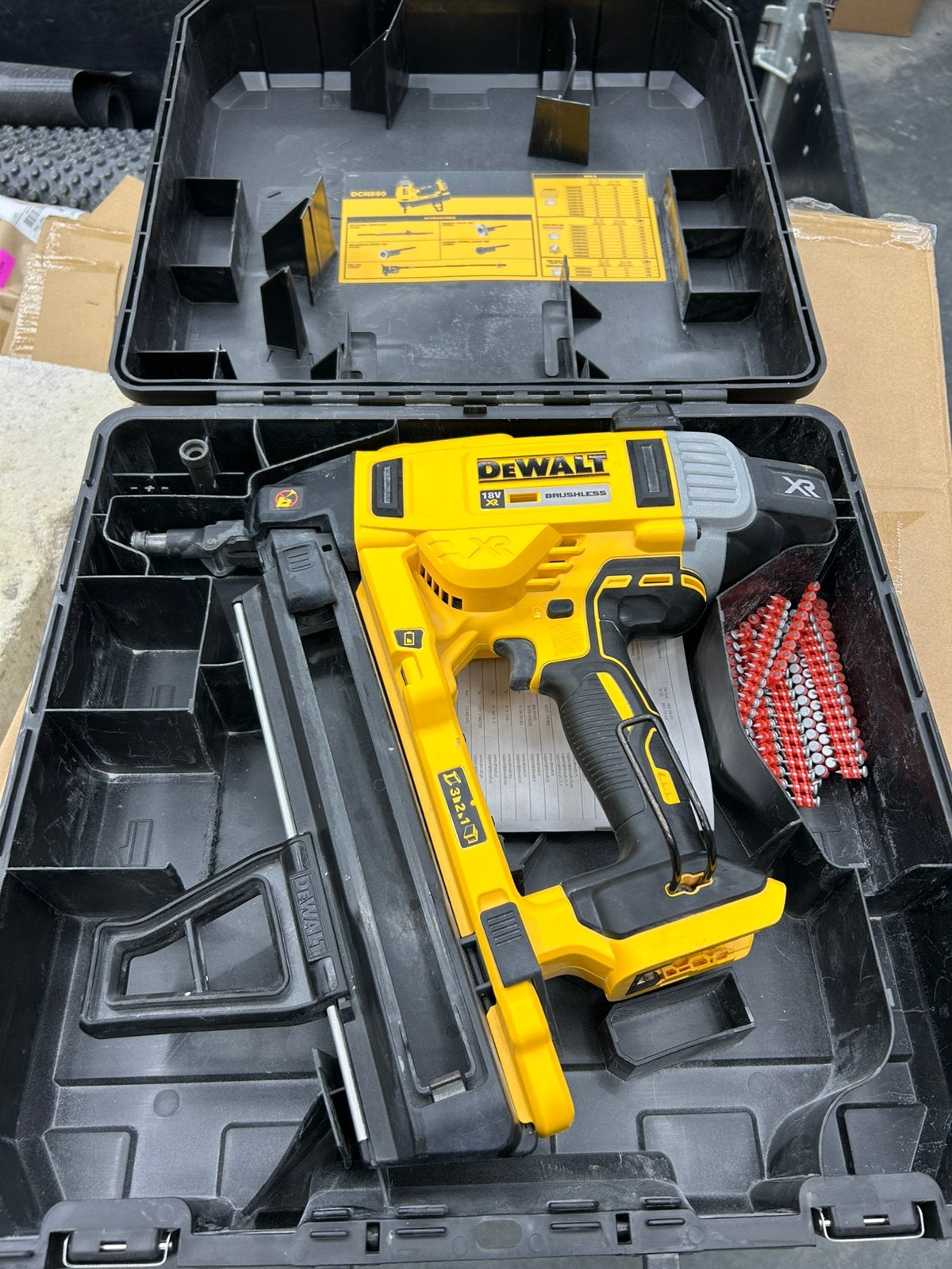 Cloueur beton dewalt, Bricolage & Construction, Enlèvement, Comme neuf, Autres types