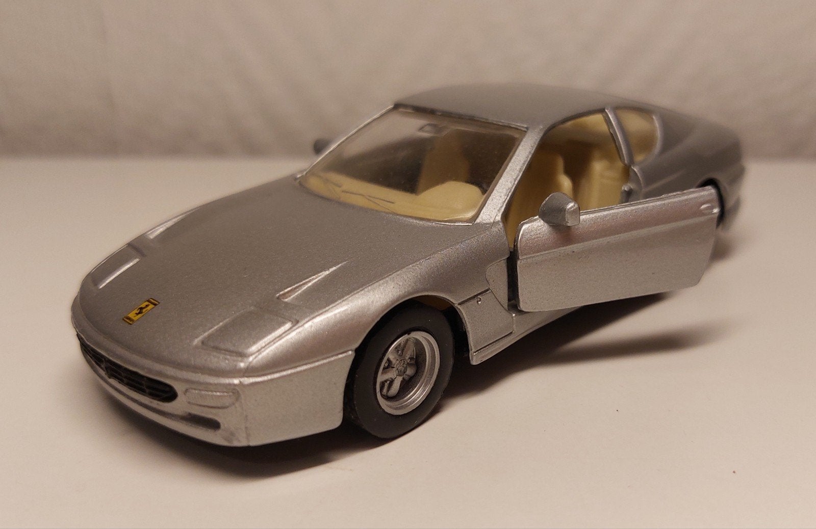 Ferrari 456 GT zilver, beige interieur. Maisto Shell 💫, Ophalen of Verzenden, Zo goed als nieuw, Auto, Solido