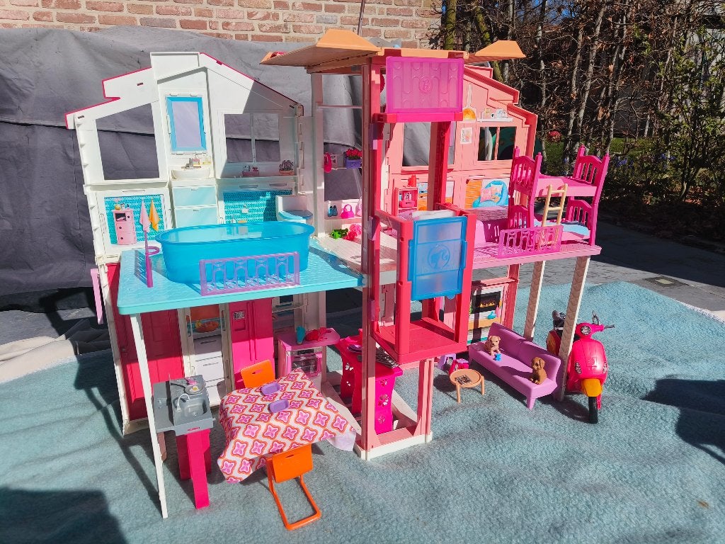 Barbie Droomhuis met lift, zwembad, scooter en puppy’s, Ophalen, Gebruikt, Accessoires