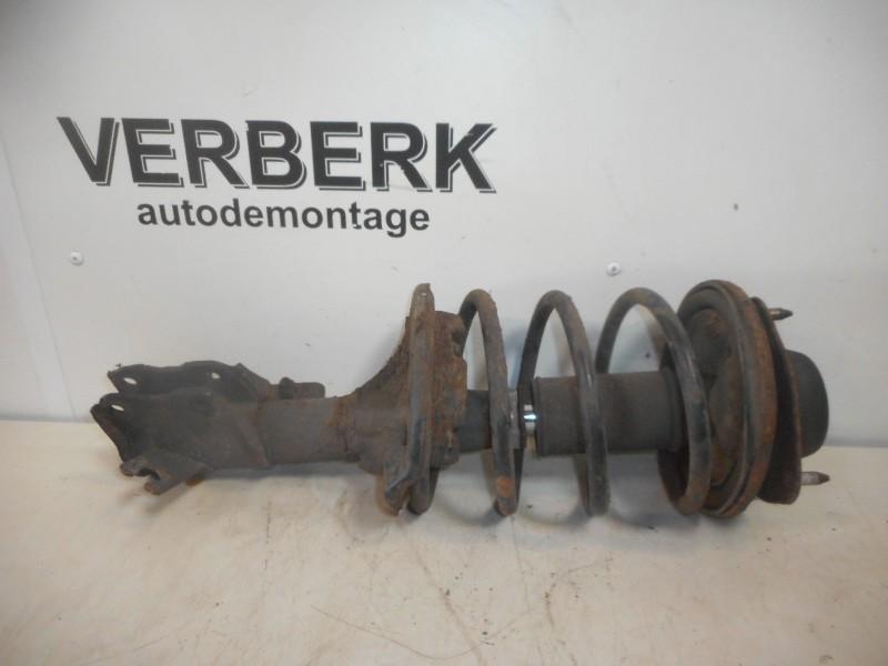 VEERPOOT RECHTS VOOR Volvo S40 (VS) (01-1995/12-2004), Gebruikt, Volvo