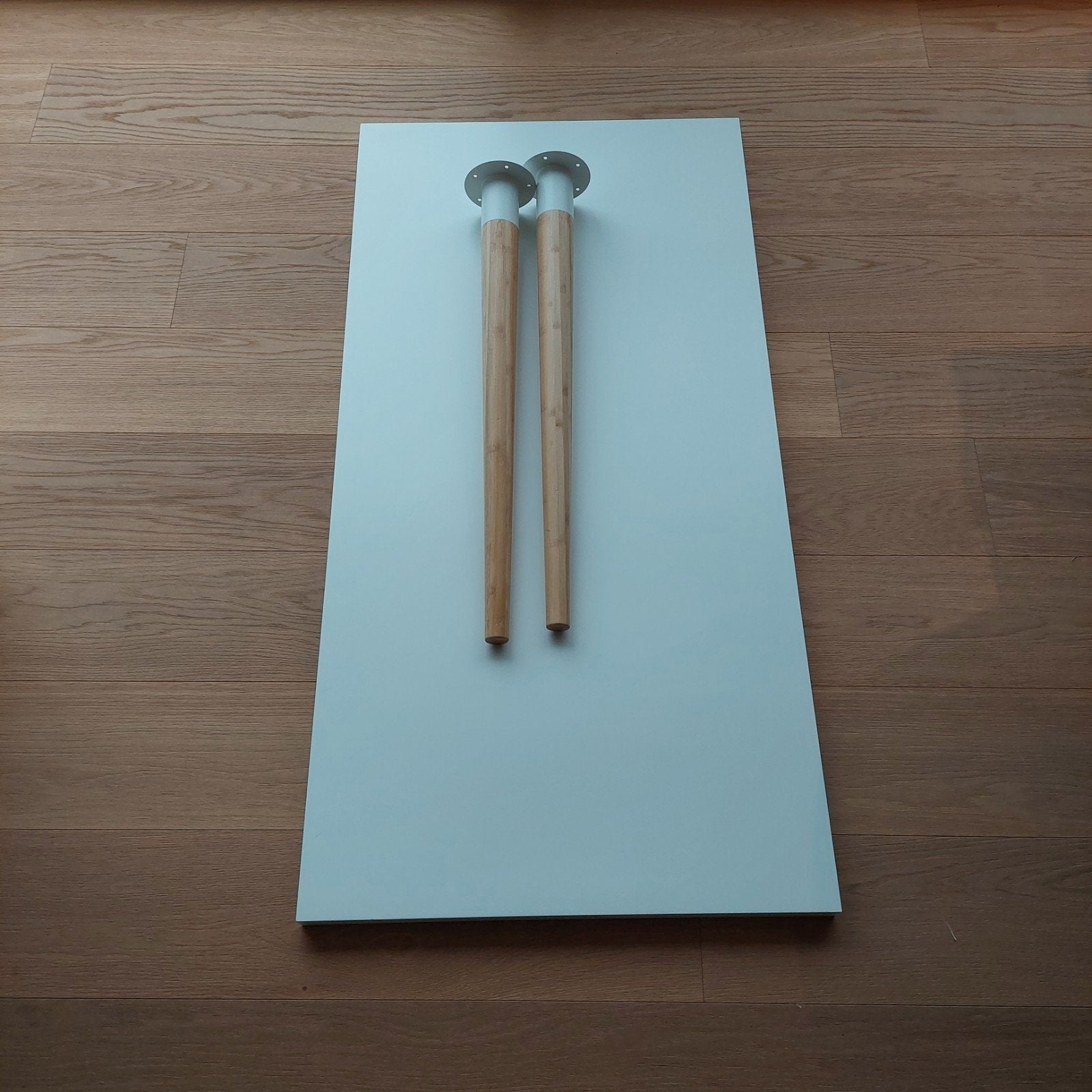 Gratis Ikea tafeltje en 2 poten, Huis en Inrichting, Ophalen