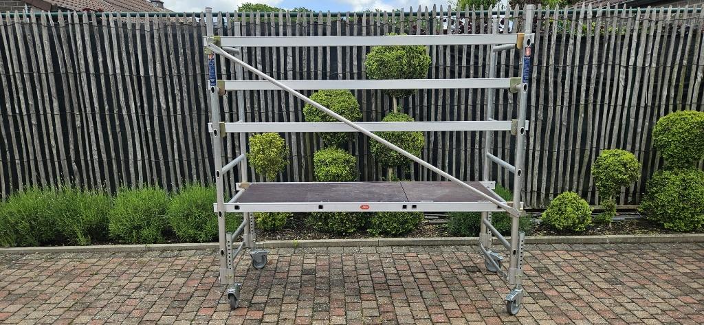 stelling, Doe-het-zelf en Bouw, Steigers, Ophalen, Zo goed als nieuw, Rolsteiger of Kamersteiger, Minder dan 2 meter