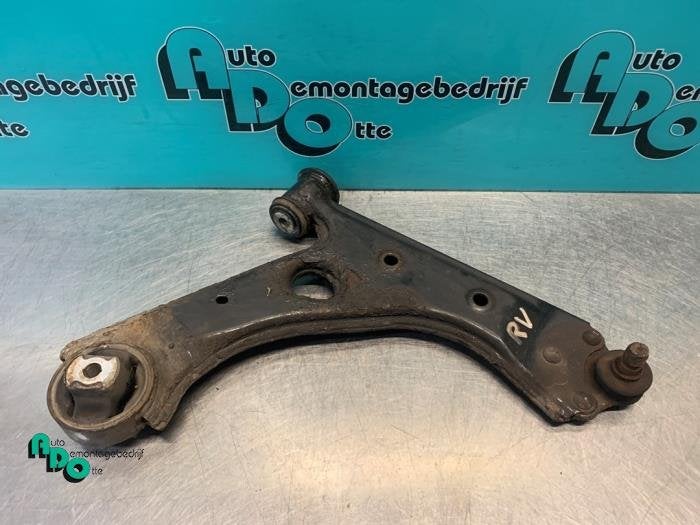 Draagarm rechts-voor van een Fiat Punto Evo (Punto Evo 08-), Gebruikt, -, -, Ophalen of Verzenden