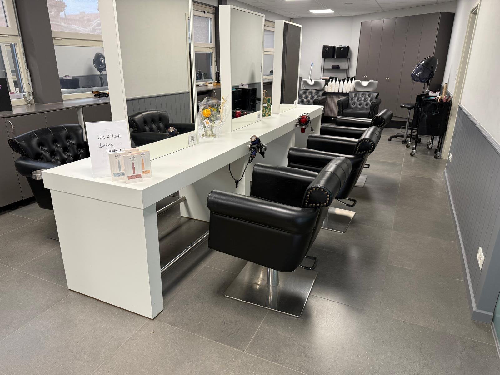 Kapsalon interieur, Ophalen