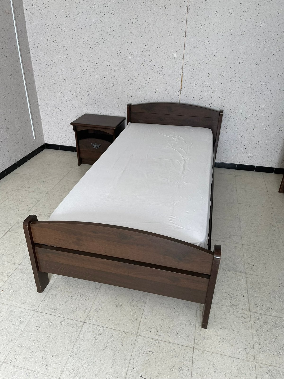 1 persoons bed met matras, Ophalen, Zo goed als nieuw