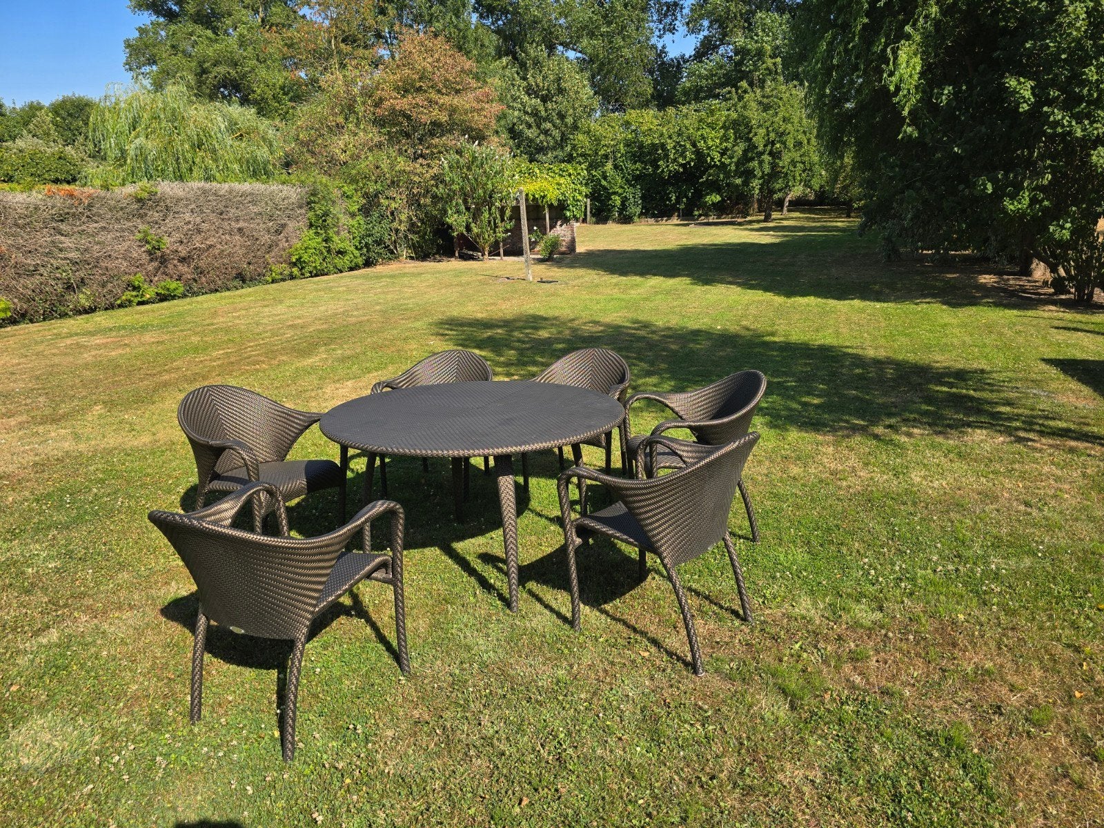 Set de jardin DEDON — table ronde + 6 fauteuils en osier (al, Jardin & Terrasse, Ensembles de jardin, Comme neuf, Salons de jardin
